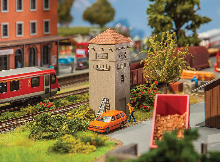 Small Substation w/Pointed Roof -- Kit - 1-11/16 x 1-5/8 x 4"  4.3 x 4.1 x 10.1cm