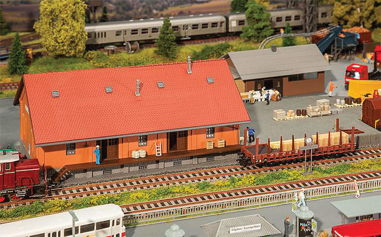 Freight Station w/Loading Ramp -- Kit - 12-3/8 x 6-5/16 x 4-3/4"  31.5 x 16 x 12cm