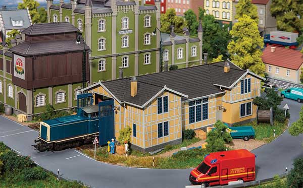 1-Stall Half-Timber Locomotive Shed -- Kit - 10-15/16 x 5-1/16 x 4-1/16" 27.8 x 12.9 x 10.3cm-1