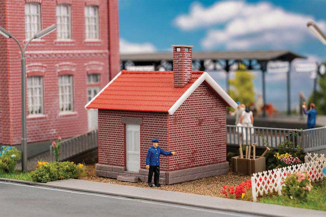 Signal Man's Brick Shed -- Kit - 2-1/8 x 2 x 2-3/8"  5.3 x 5.1 x 6.1cm-1