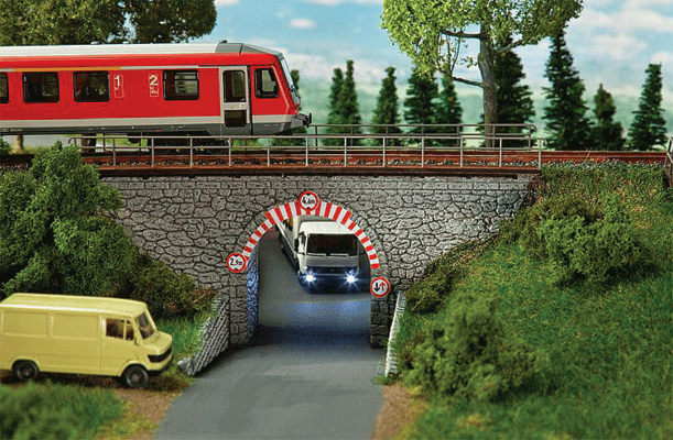 Stone Arch Bridge -- Weathered Kit - 7-1/4 x 2-1/2 x 3-3/8"  18.5 x 6.4 x 8.5cm