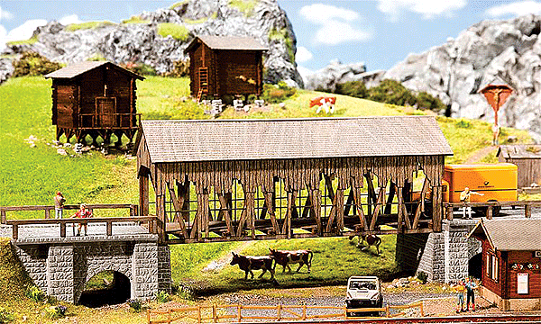 Wooden Covered Bridge - Kit (Plastic & Laser-cut Wood) -- Weathered 15 x 3-1/8 x 4-15/16"  38 x 8 x 12.5cm