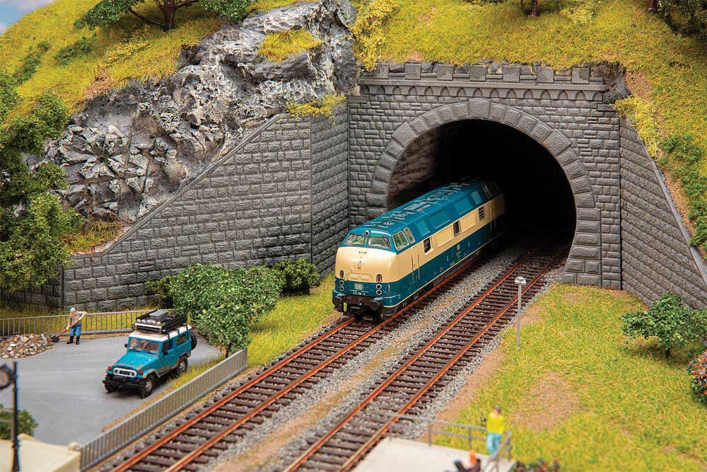 Double-Track Tunnel Portal with Wing Walls -- Cut Stone, 2-3/4"  6.9cm-1
