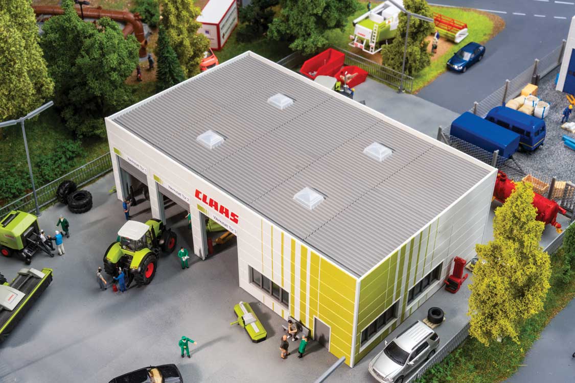 Claas Agricultural Machinery Workshop -- Kit - 9-15/16 x 6 x 3-3/8"  25.2 x 15.2 x 8.5cm-4