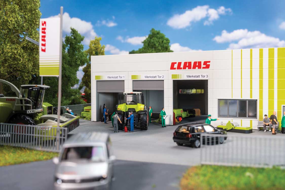 Claas Agricultural Machinery Workshop -- Kit - 9-15/16 x 6 x 3-3/8"  25.2 x 15.2 x 8.5cm-5