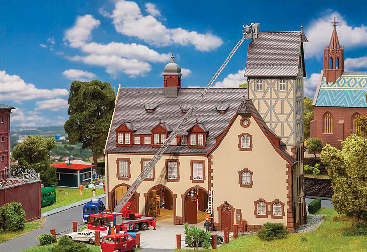 Central Fire Station -- Kit - 11-13/16 x 7-15/16 x 11-5/16"  29.9 x 20.2 x 28.7cm-2