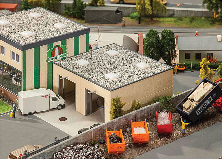Milk Unloading Facility & Truck Scale -- Kit - Building: 5-3/4 x 5-1/2 x 2-11/16"  14.5 x 14 x 6.8cm-1