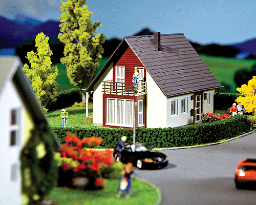 Single-Family House w/Sunroom (maroon) - Kit -- 4-5/8 x 4-5/8 x 3-3/8"  11.7 x 11.7 x 8.4cm