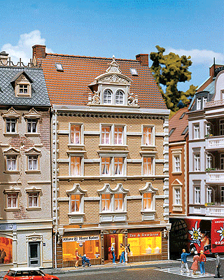 Allianz Tea & Spices Townhouse -- 7-1/4 x 5 x 8-3/16"  18.3 x 12.5 x 20.8cm