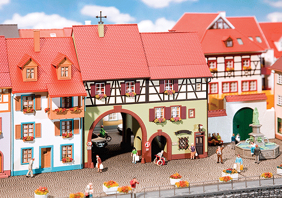 Niederes Tor City House - Kit -- 6 x 3-1/2 x 6-7/8"  15 x 9 x 17.5cm