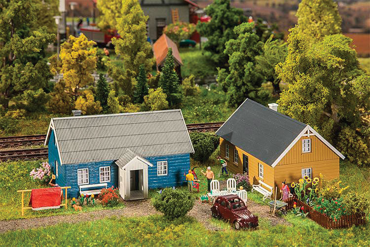 2 Vacation Cottages -- Kit - 4-3/16 x 2-1/2 x 2-7/16" & 4-3/16 x 3-1/4 x 2-7/16"