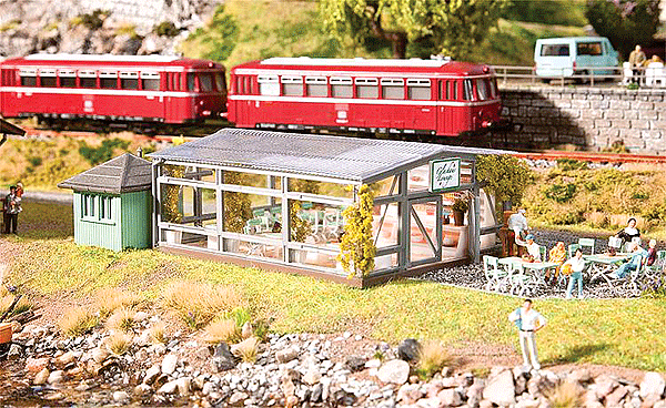 Wintergarten Bistro - Kit (Plastic) -- 4-5/16 x 3-15/16 x 1-3/4"  11 x 9.9 x 4.4cm