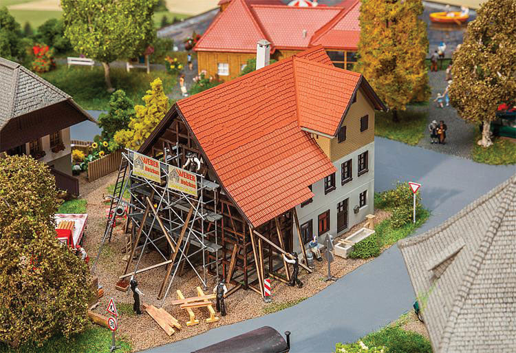 Farmhouse Under Construction -- Kit - 7-3/8 x 5 x 4-13/16"  18.8 x 12.7 x 12.2cm-1