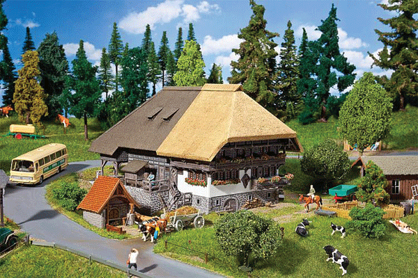Black Forest Farm w/Straw Roof -- Weathered Kit - 9 x 8-11/16 x 5-11/16"  23 x 22 x 14.5cm