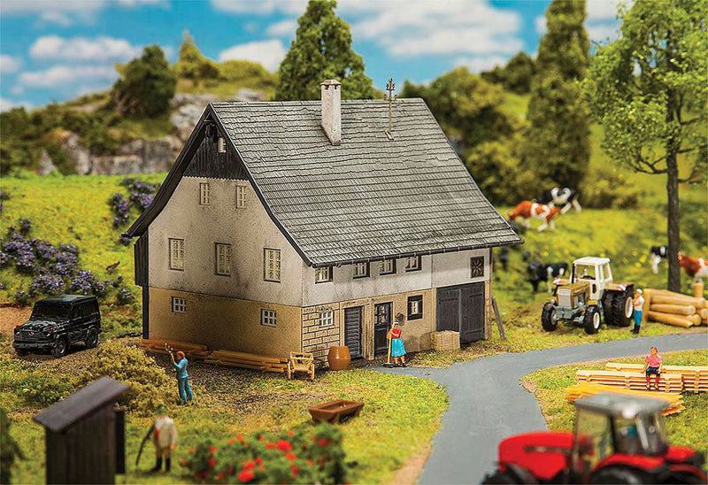 Day Laborer House -- Laser-Cut Wood Kit - 5-7/16 x 4-3/4 x 4-3/4"  13.8 x 12.1 x 12cm