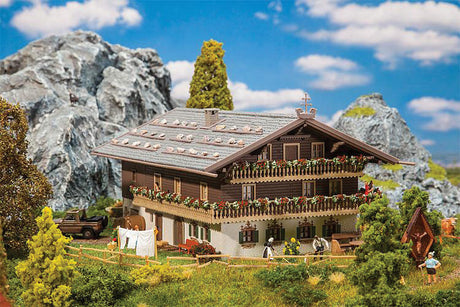 Large Alpine Farm -- Kit - 9-3/16 x 6-1/8 x 4-1/2"  23.4 x 15.5 x 11.5cm-2