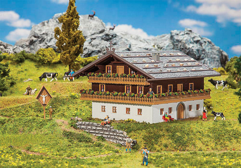 Alpine Farm -- Kit - 7-1/16 x 6-1/8 x 4-1/2"  17.9 x 15.6 x 11.5cm