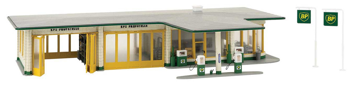 Large BP Gas Station -- Kit - 11-1/4 x 8-1/4 x 5-1/16"  28.5 x 21 x 5.3cm-2