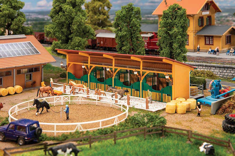 Horse Stable -- Kit - Includes 4 Horses - 9-3/16 x 4-5/8 x 2-3/4"  23.3 x 11.8 x 7cm-1