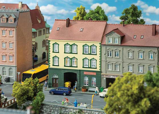 Townhouse with Model-Making Hobby Shop -- Kit - 5-3/8 x 4-15/16 x 6-7/8" 13.6 x 12.5 x 17.4cm-1