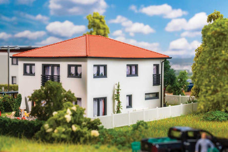 WeberHaus ModernLife Single-Family Home -- Kit - 5-9/16 x 4-11/16 x 3-9/16"  14 x 11.9 x 9.1cm-4