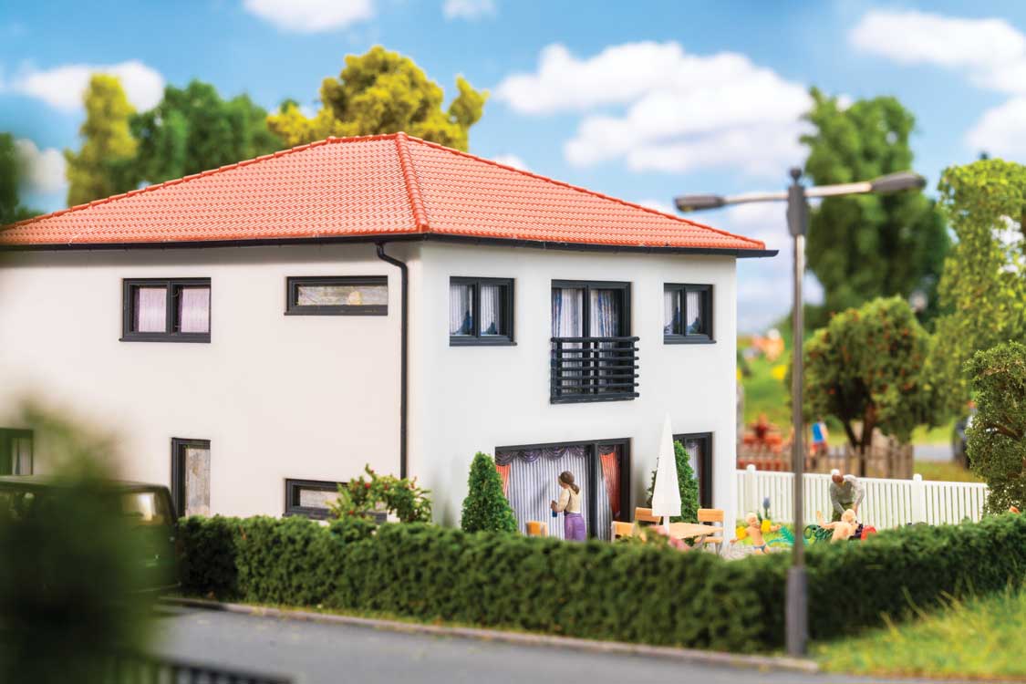 WeberHaus ModernLife Single-Family Home -- Kit - 5-9/16 x 4-11/16 x 3-9/16"  14 x 11.9 x 9.1cm-6