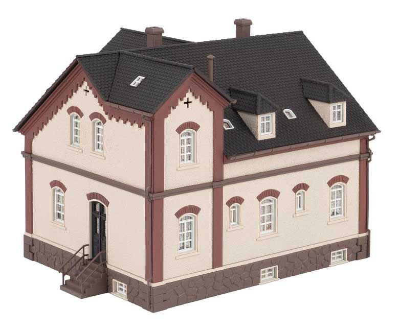 Bergmannsplatz House #1 -- Kit - 6-5/16 x 5 x 4-7/8"  16 x 12.8 x 12.4cm-2