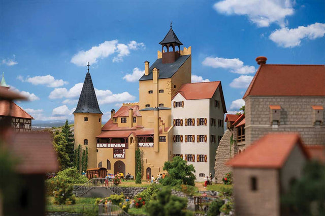 Small Castle -- Kit - 12-3/8 x 5-7/8 x 14-1/6"  31.5 x 15 x 35.7cm-1