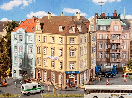 Goethestrasse Police Station - Kit (Plastic) -- 9-13/16 x 8-1/16 x 8-7/8"  25 x 20.5 x 22.5cm