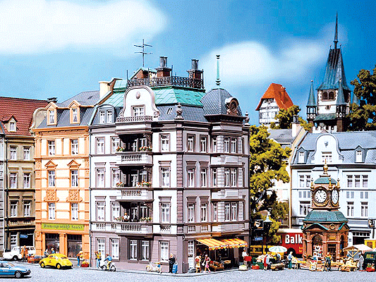 Goethestrasse 88 Town End House -- 6-1/2 x 5 x 10-3/4"  16.4 x 14.8 x 27cm