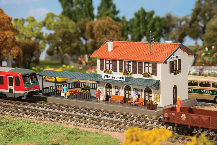 Winterbach Station -- Kit - 8-11/16 x 4-5/16 x 4-3/16"  22 x 11 x 10.5cm