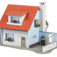 Colonist House -- Kit - 4-11/16 x 3-5/16 x 3-1/8 x 2-15/16"  11.9 x 8.4 x 8cm