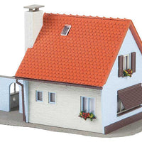 Colonist House -- Kit - 4-11/16 x 3-5/16 x 3-1/8 x 2-15/16"  11.9 x 8.4 x 8cm
