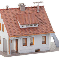 One-Family House -- Kit - 5-7/16 x 3-1/4 x 3-3/8"  13.8 x 8.3 x 8.5cm
