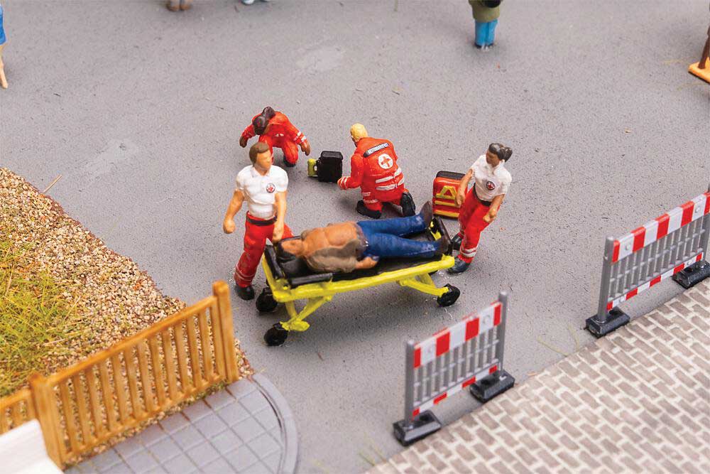 Paramedics -- 5 with Accessories-1