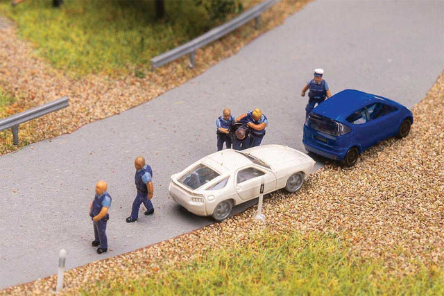 Policemen & Perp -- 5 Police, 1 Captured Burglar-1