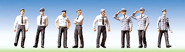 Military - US/NATO Post-1945 - Figure Set pkg(8) -- Soldiers on the Parade Ground