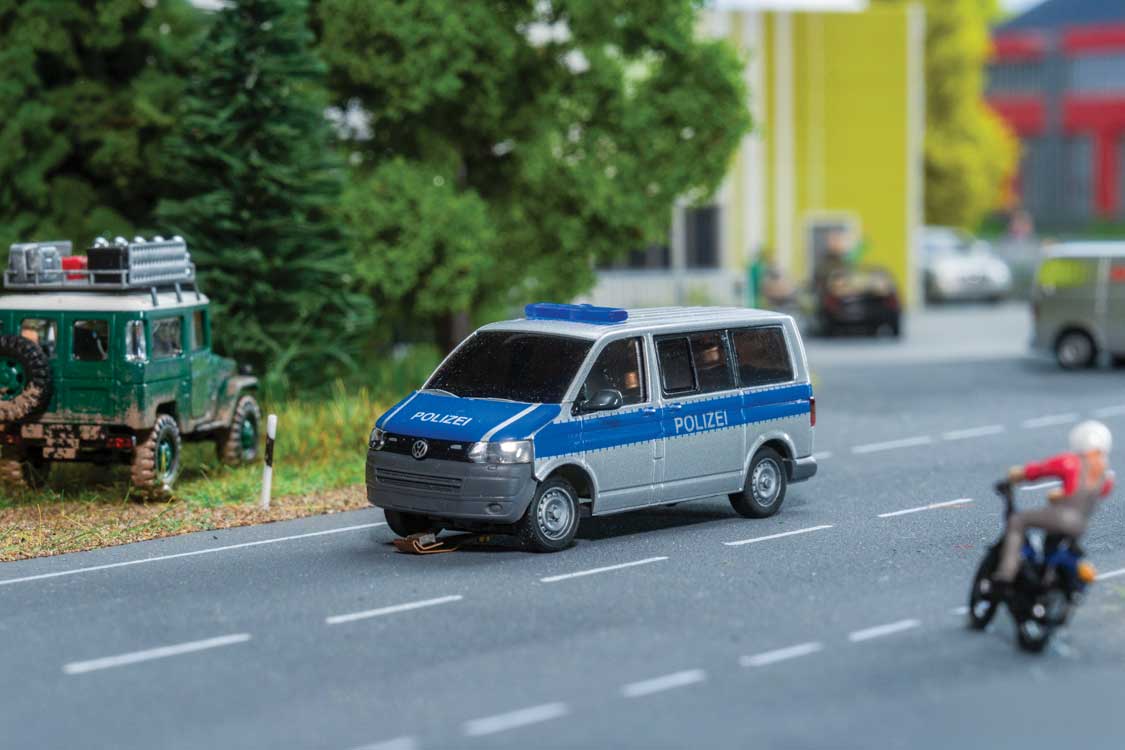 Volkswagen T5 Passenger Van - Car System -- Police (silver, blue, German Lettering)-1