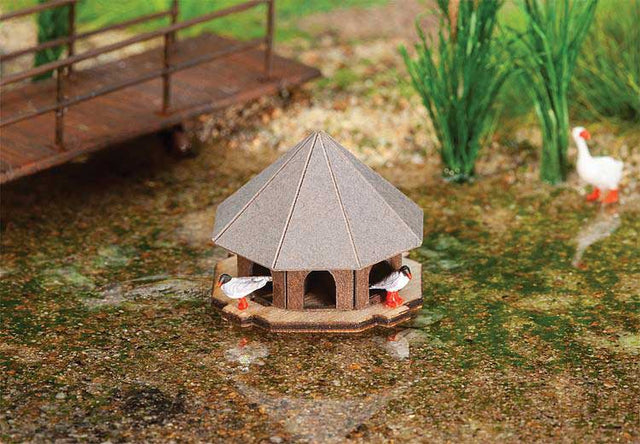 Duck House -- Laser-Cut Card Kit - 7/8 x 7/8 x 11/16"  2.3 x 2.3 x 1.7cm