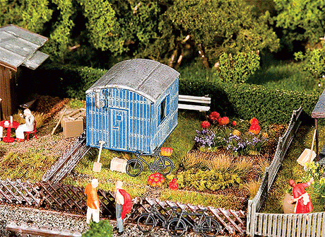 Garden w/Contractor's Trailer - Kit (Plastic w/Scenery Materials) -- 4-1/8 x 2-7/8 x 1-9/16"  10.5 x 7.4 x 4cm