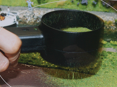 Gras-Fix -- Battery-Powered Static Grass Applicator w/Clip-on Funnel/Sifter
