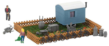 Allotment Garden w/Figures & Details -- 75th Anniversary Series Kit - 10.5 x 7.4 x 4cm-2