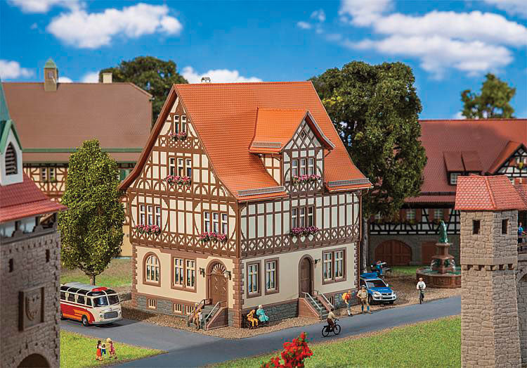 Bad Liebenstein Half-Timbered House -- Kit - 6-7/8 x 6-1/8 x 7-11/16"  17.5 x 15.5 x 19.5cm-1