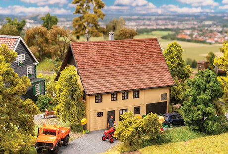 Day Laborer Building -- Kit - 5-7/16 x 4-3/4 x 4-3/4" 13.8 x 12.1 x 12cm-1