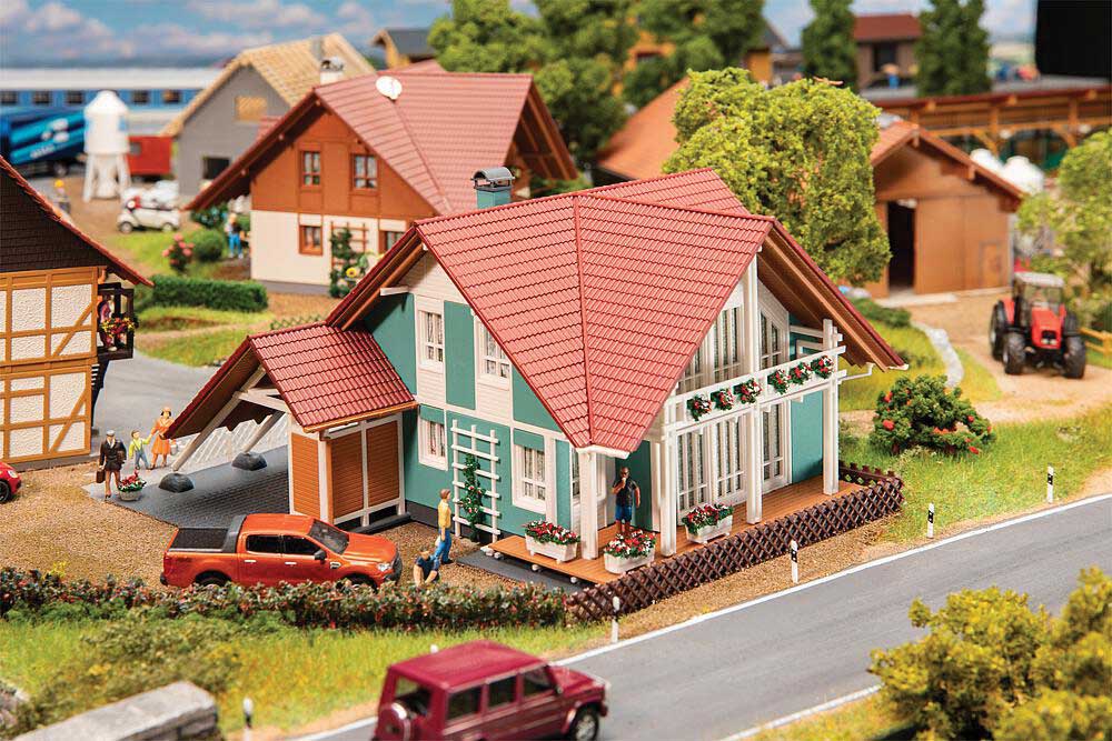 House with Carport -- Kit - 6-7/8 x 6-1/2 x 3-3/4"  17.5 x 16.5 x 9.4cm-1