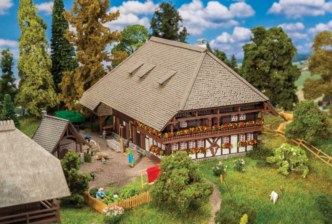 Black Forest House -- Kit - 8-7/8 x 6-3/4 x 4-15/16"  22.6 x 17.1 x 12.5cm-2