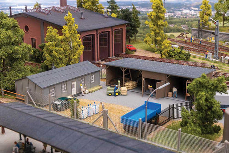 Barrack with Coal Shed -- Kit - Barrack: 5-7/8 x 2-13/16 x 2-1/16"  15 x 7.2 x 5.2cm-1