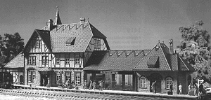 Schwarzburg Station -- 12-13/32 x 4-1/4 x 4-13/16"  31 x 10.7 x 12cm