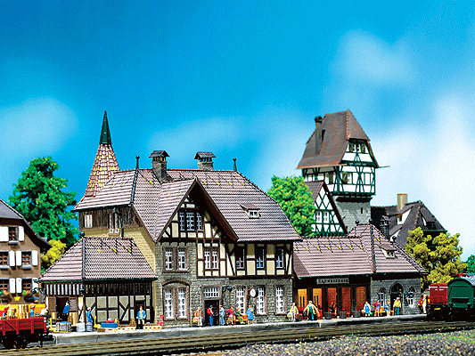 Schwarzburg Station -- 12-13/32 x 4-1/4 x 4-13/16"  31 x 10.7 x 12cm