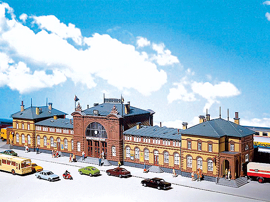 Bonn Passenger Station -- 20-1/2 x 5 x 4-5/16"  52 x 12.7 x 11cm